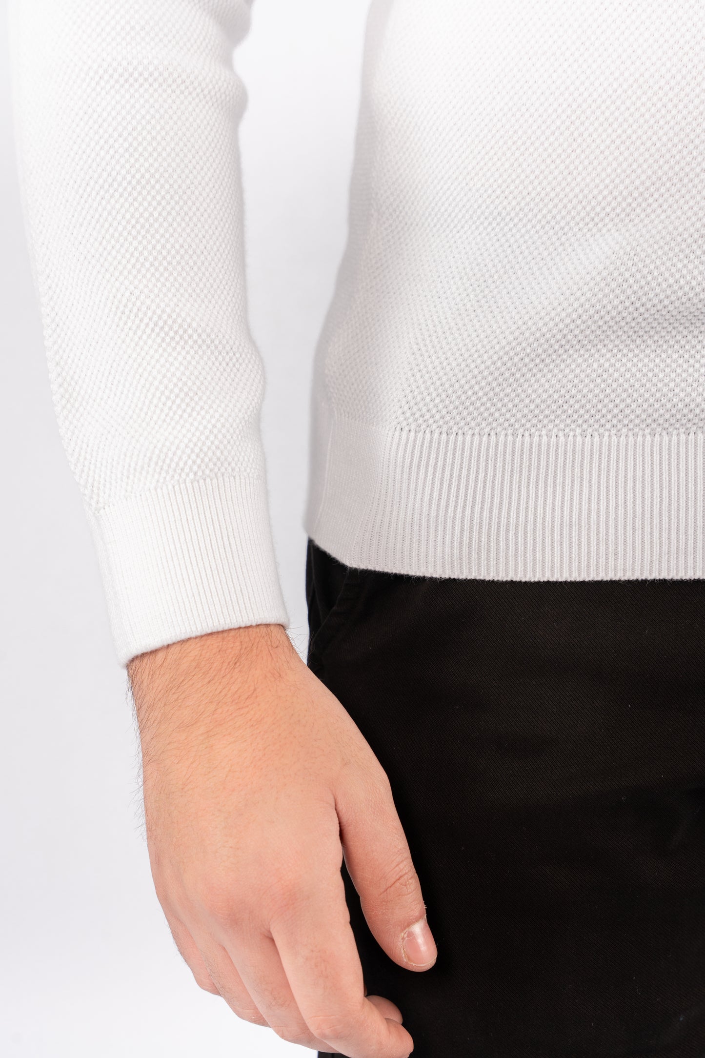 WHITE ROUND NECK PIQUET SWEATER