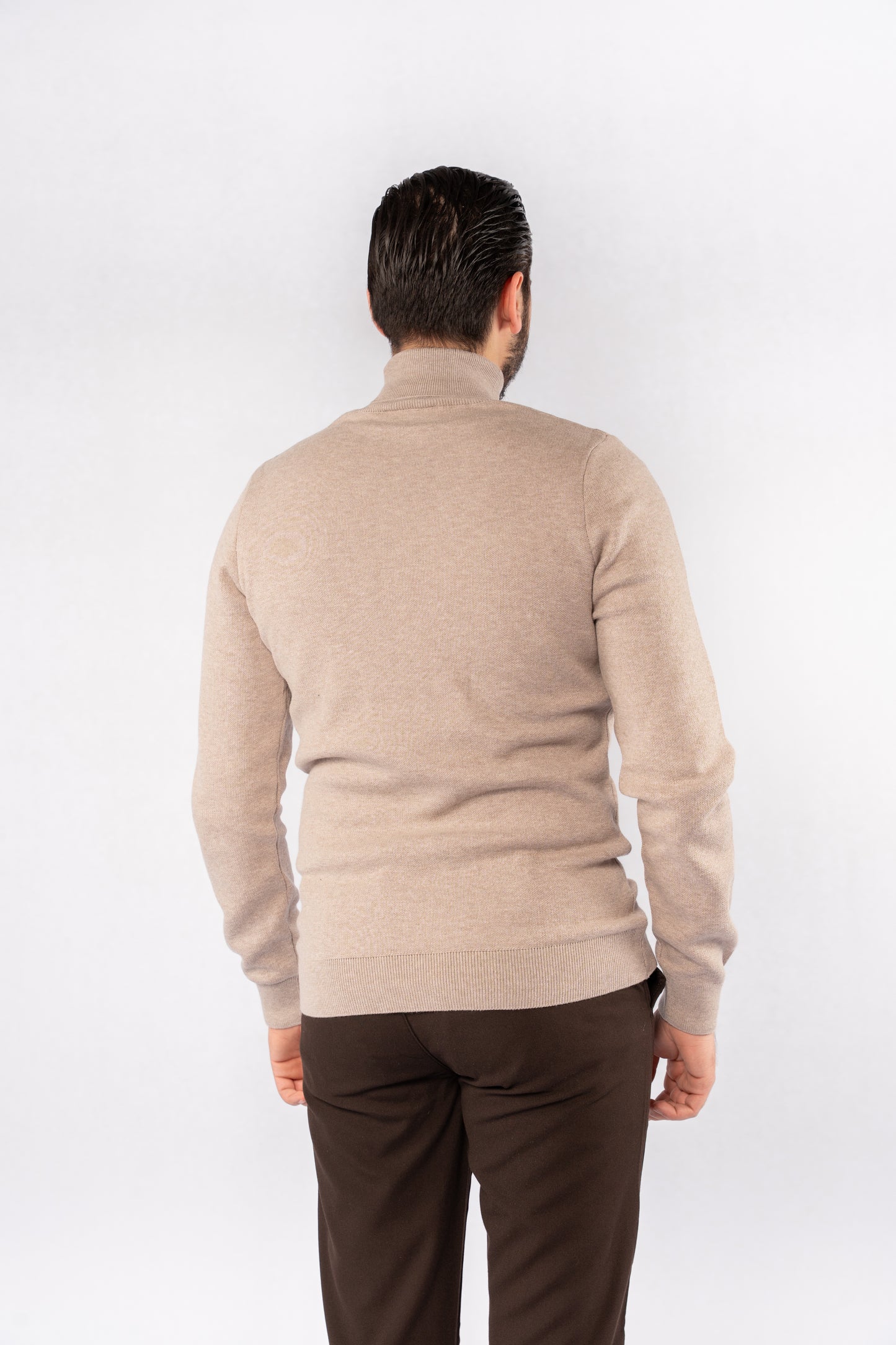 BEIGE TURTLENECK SWEATER