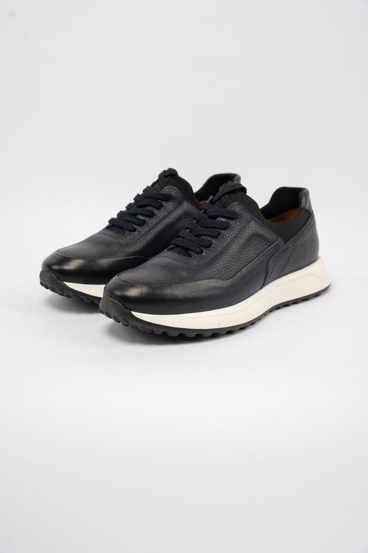 NAVY TIMELESS SNEAKER