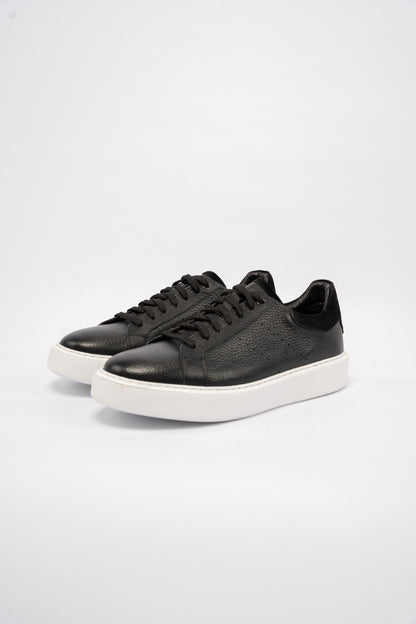 BLACK TIMELESS SNEAKER