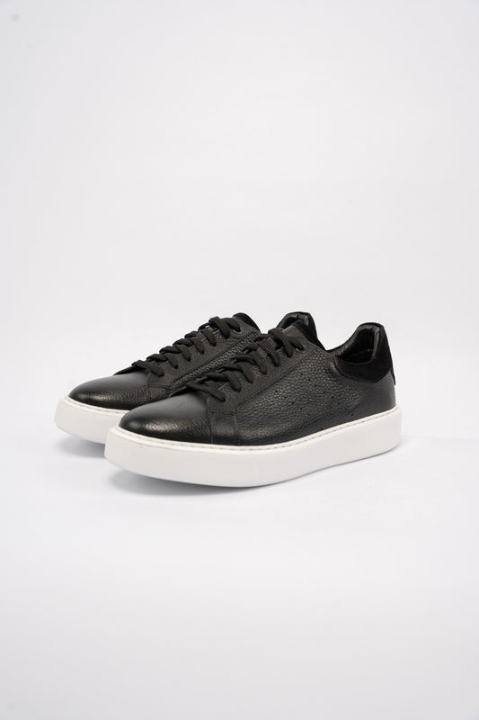 BLACK TIMELESS SNEAKER