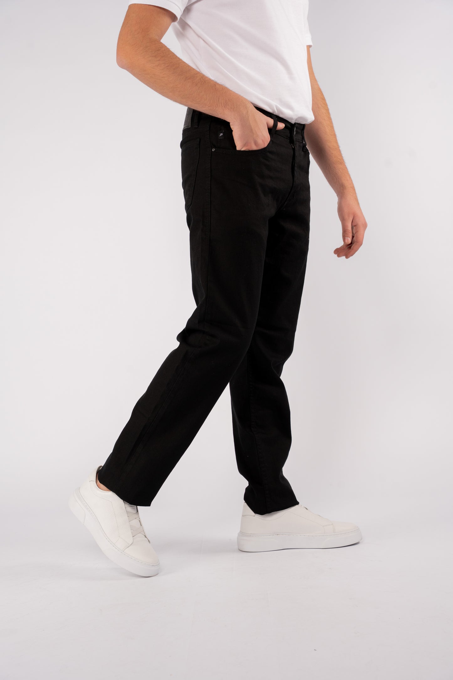 BLACK REGULAR FIT DENIM