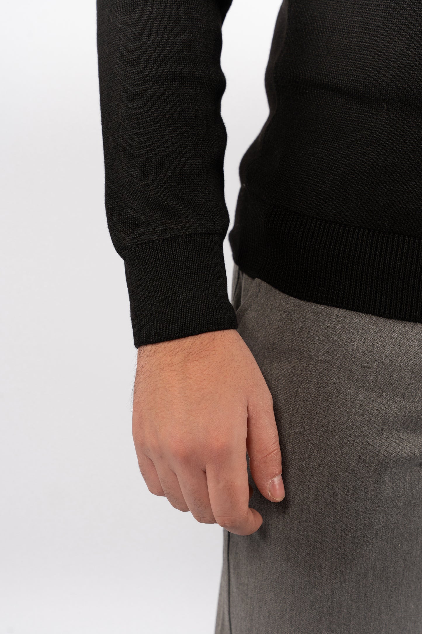 BLACK TRIO COLOR SWEATER