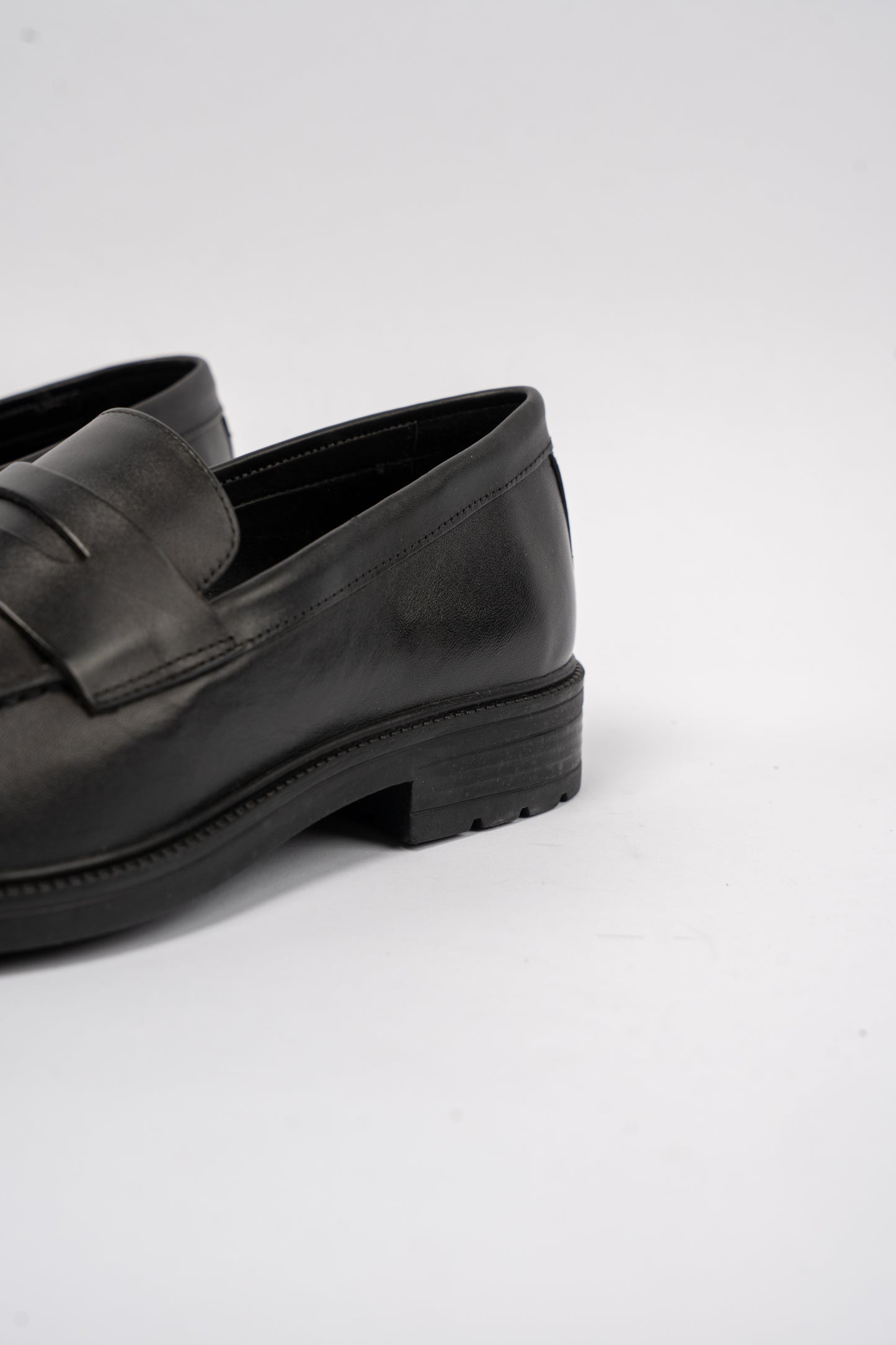 CLASSIC BLACK PENNY LOAFER