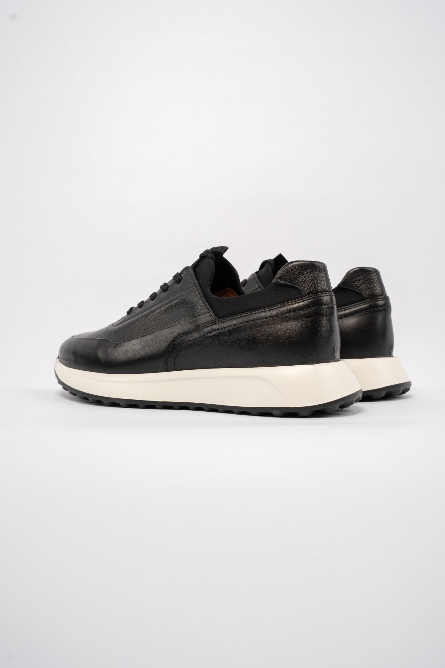 BLACK TIMELESS SNEAKER